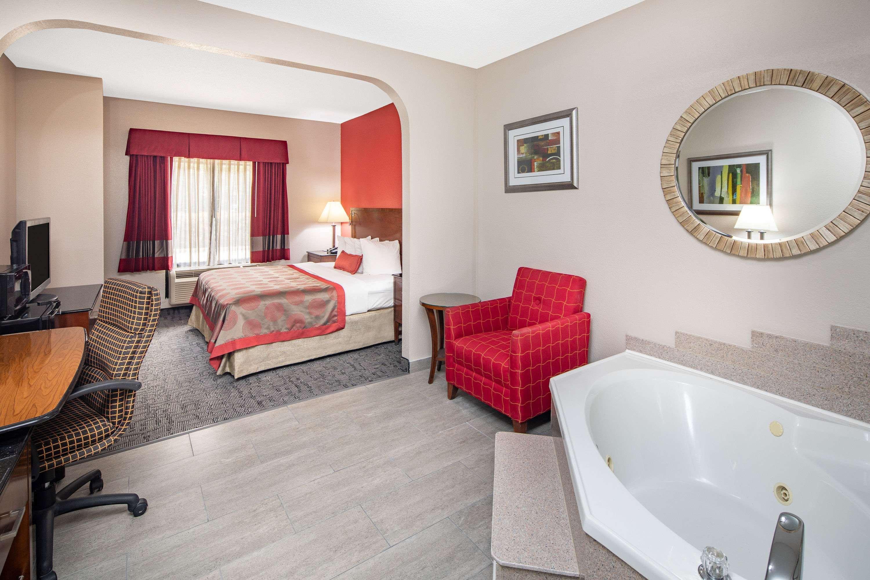 Отель Ramada By Wyndham Alpharetta Atlanta North Экстерьер фото