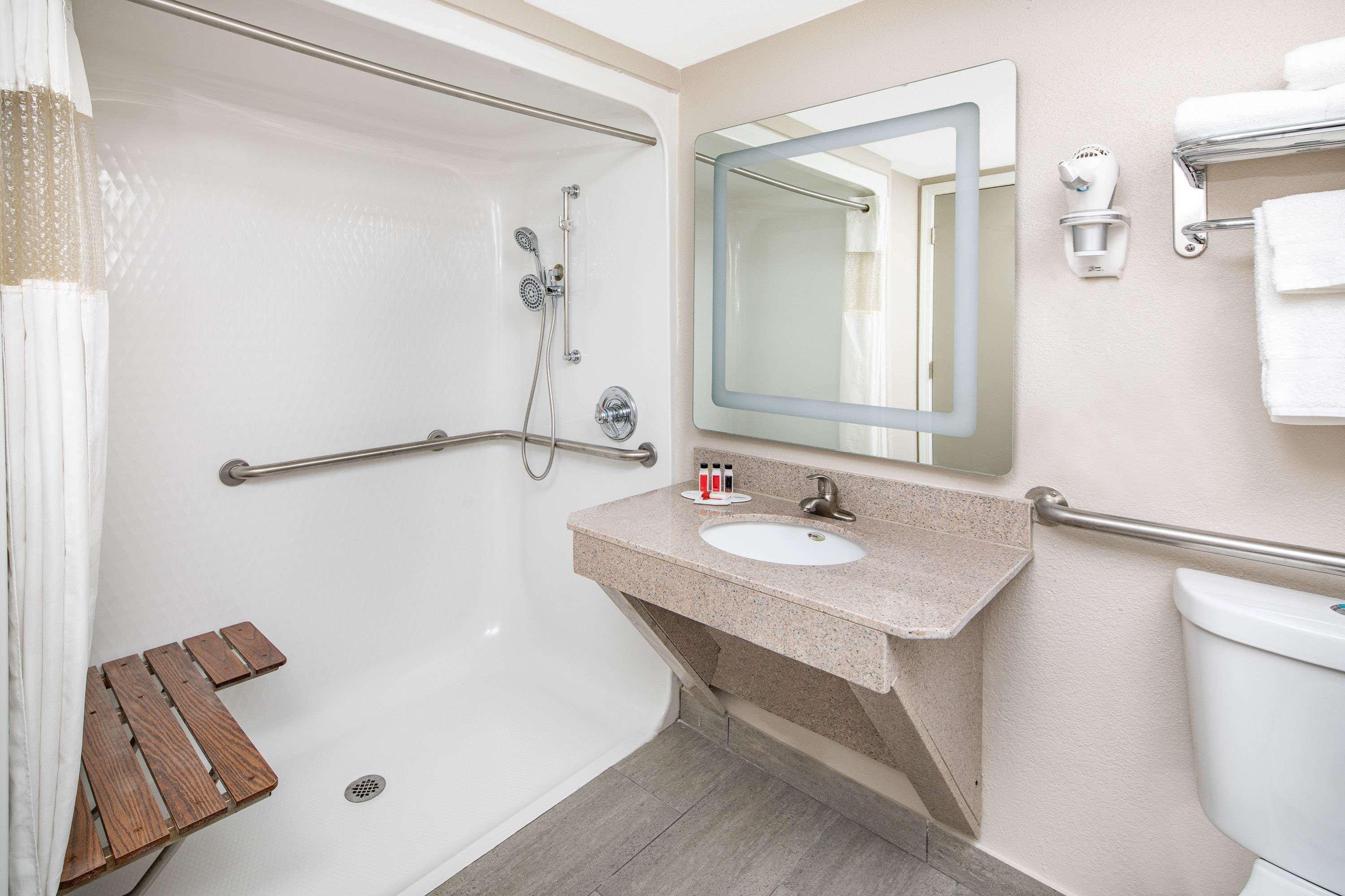 Отель Ramada By Wyndham Alpharetta Atlanta North Экстерьер фото