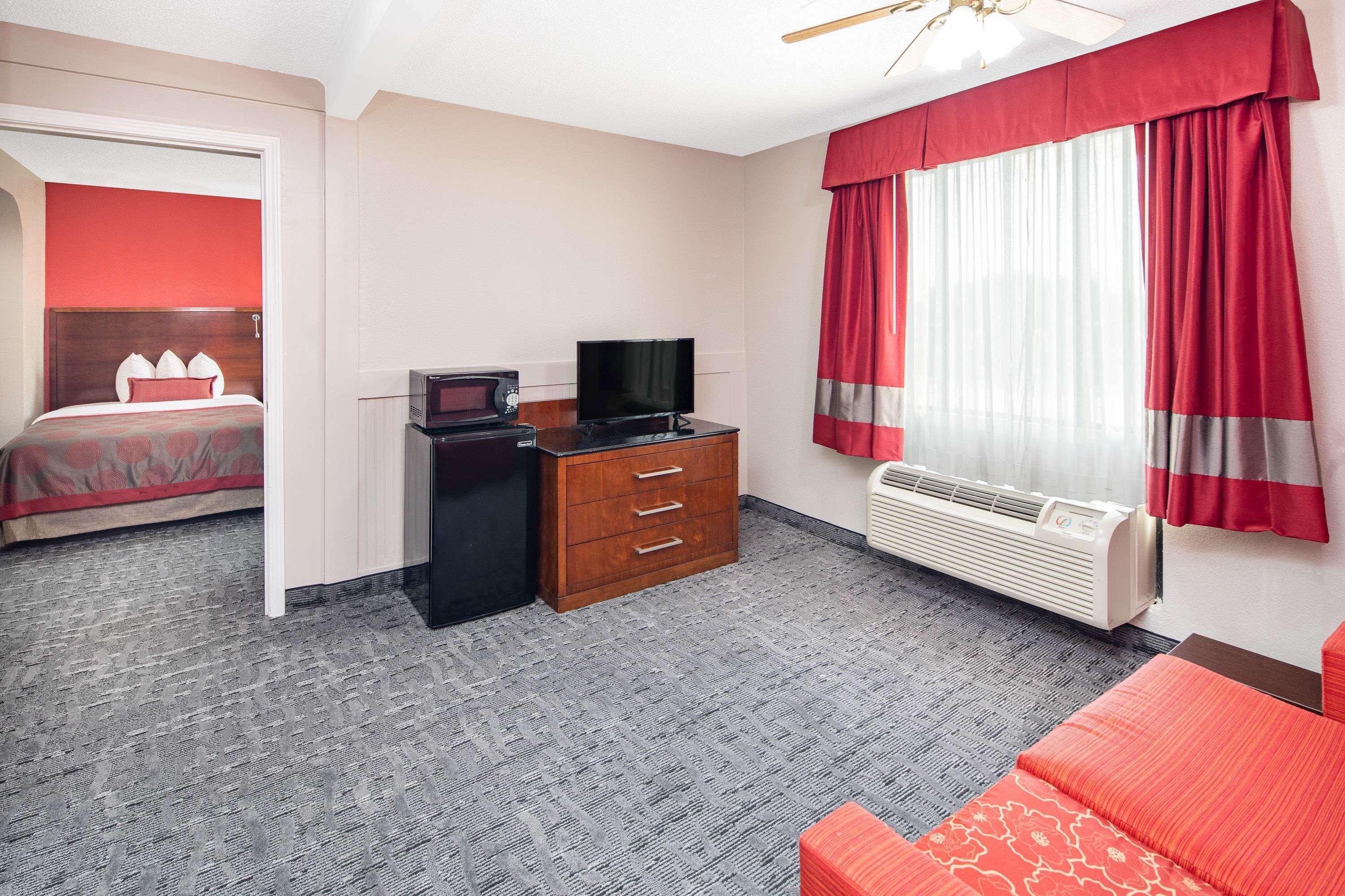 Отель Ramada By Wyndham Alpharetta Atlanta North Экстерьер фото